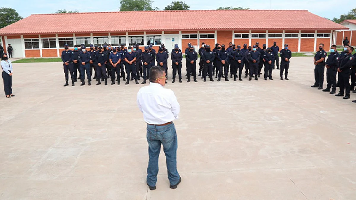 José Alfredo Ortega visita el cuartel de la SSP en Lázaro Cárdenas