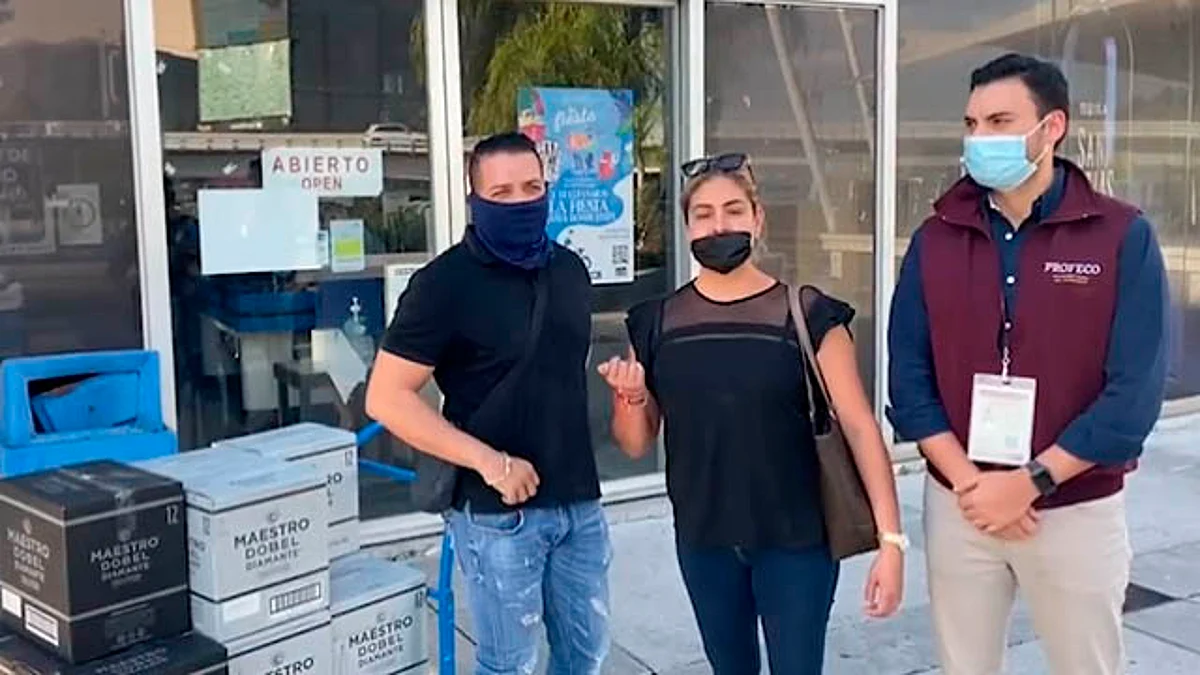 Por error de etiquetado, pareja compra 216 botellas de tequila con descuento