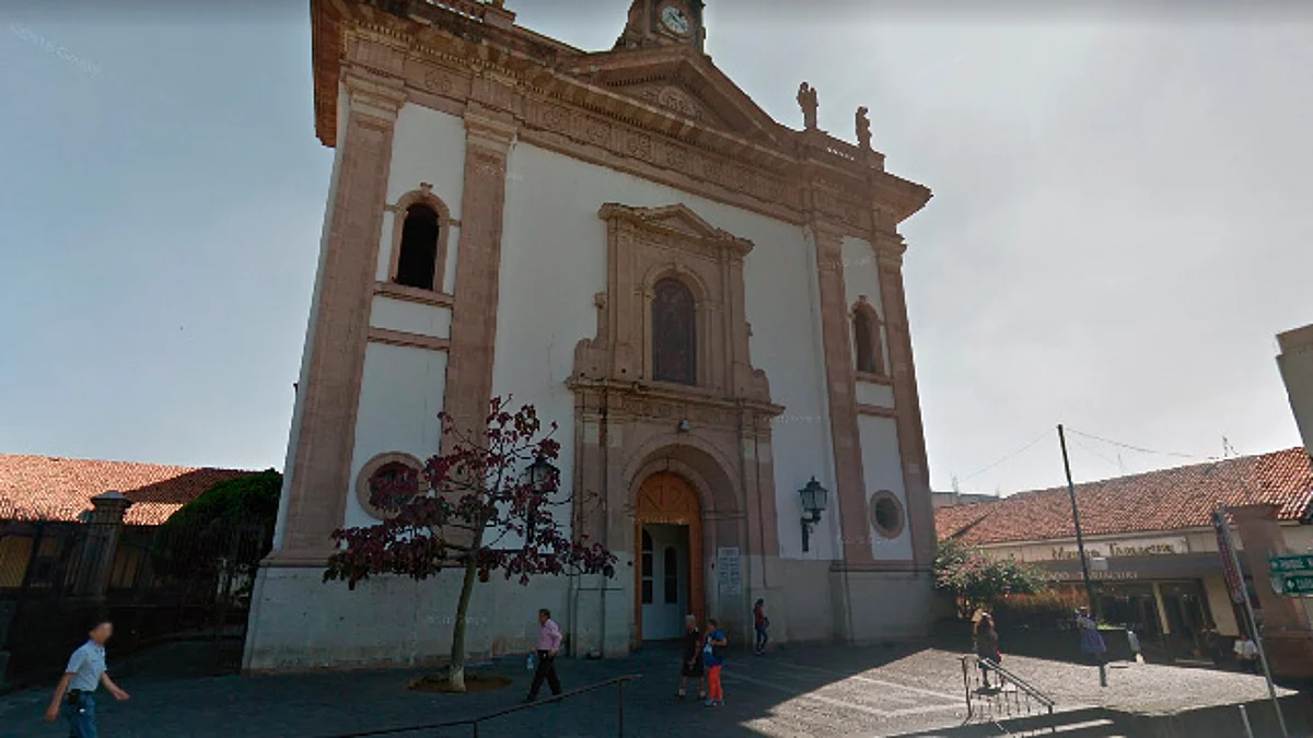 A mano armada, despojan de las limosnas a sacerdote en templo de Uruapan