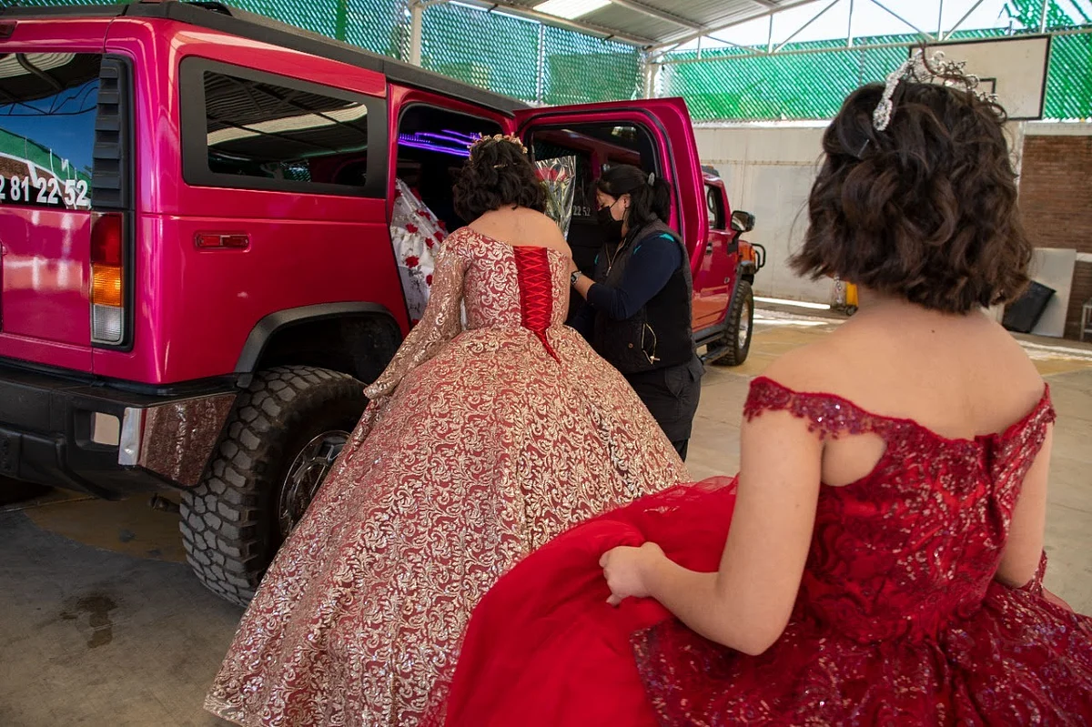 DIF Michoacán les cumple su sueño y les festeja sus XV años