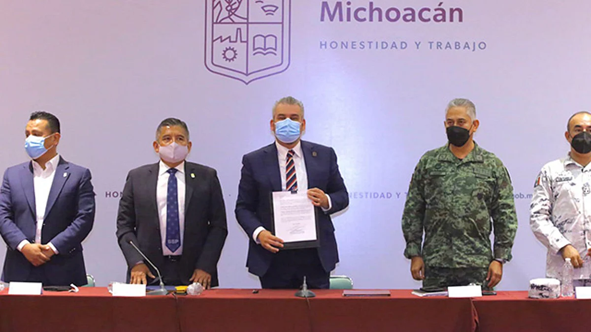 Firman alcaldes convenio de coordinación en seguridad con Gobierno de Michoacán