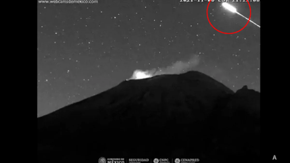 Captan cápsula de SpaceX a su paso por cielo mexicano