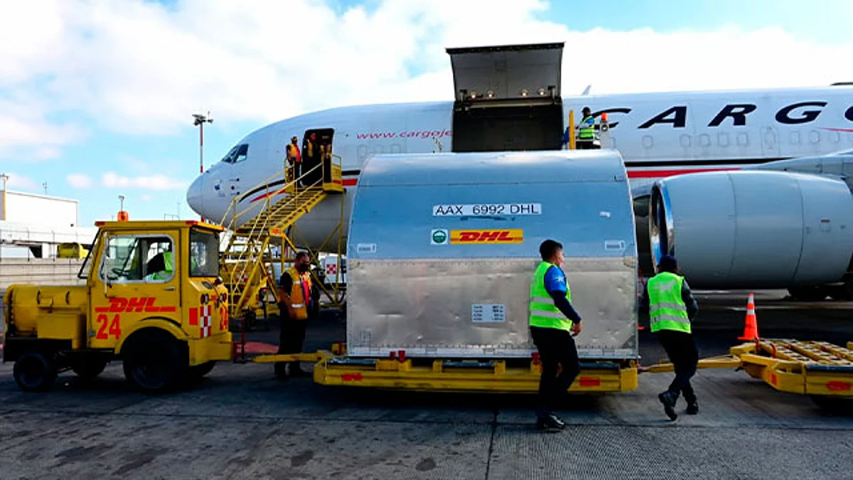 Arriba a México embarque con 585 mil vacunas Pfizer-BioNTech