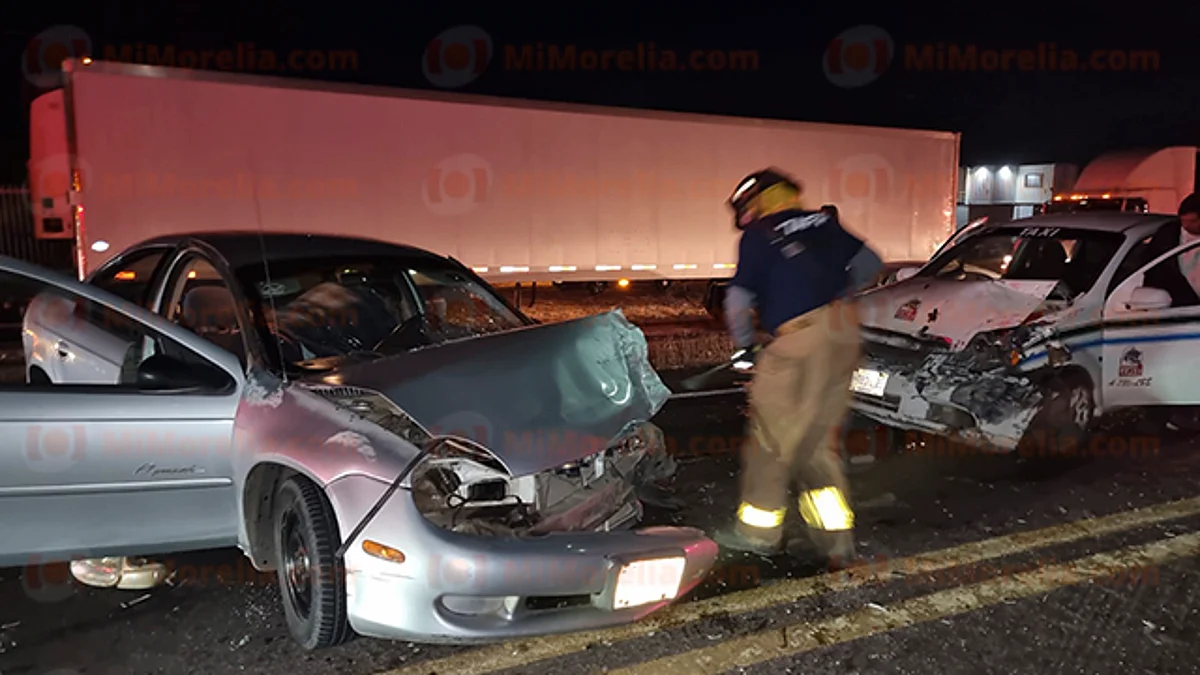 Aparatosa carambola en la Zamora – Morelia deja un herido