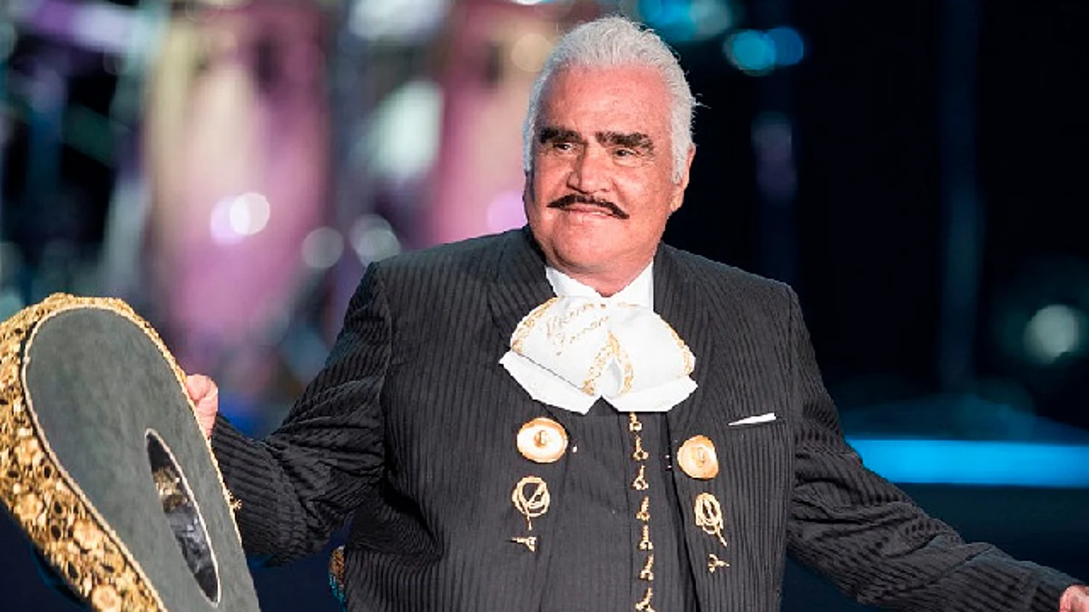 Vicente Fernández ya respira sin ventilador artificial