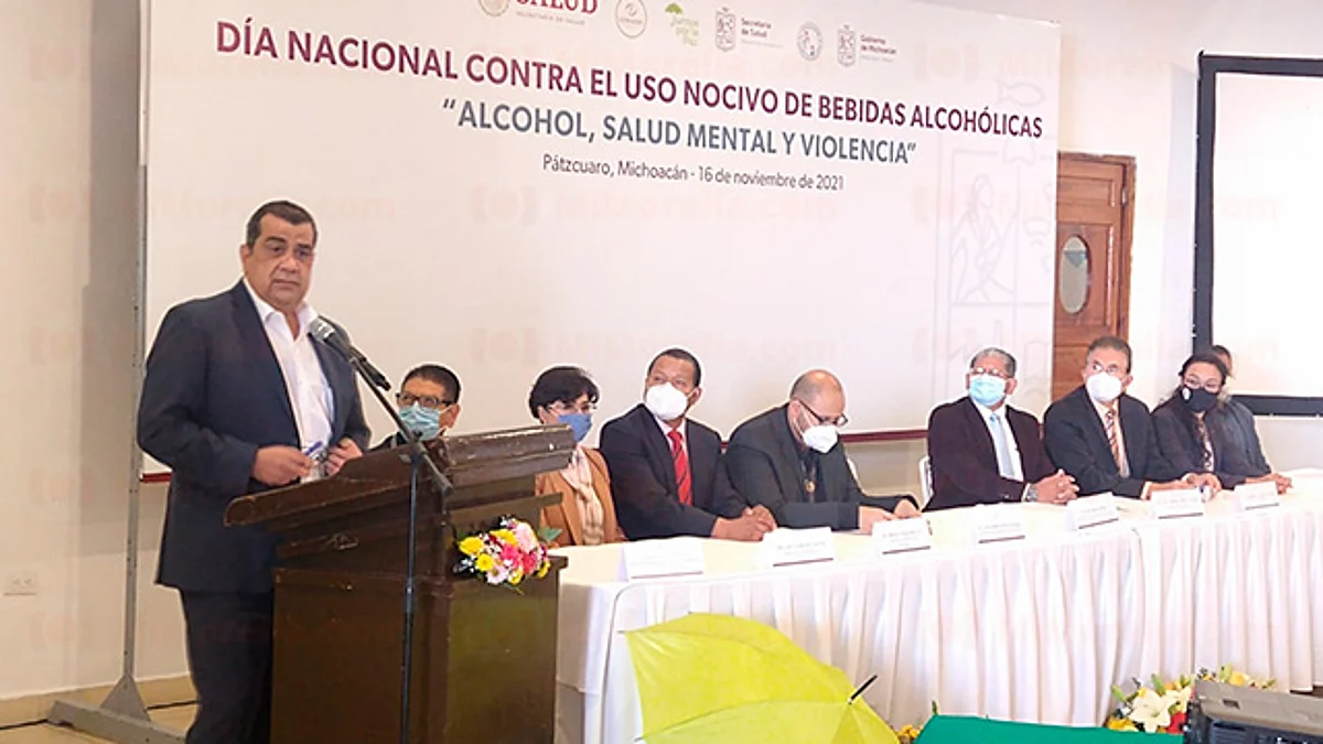 Concientizan a jóvenes sobre el uso nocivo del alcohol, en Pátzcuaro