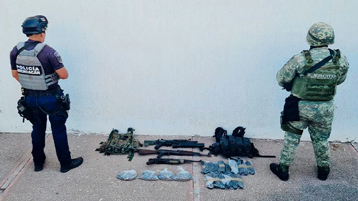 Aseguran en Tepalcatepec 3 armas, un aditamento lanzagranadas y 400 cartuchos útiles