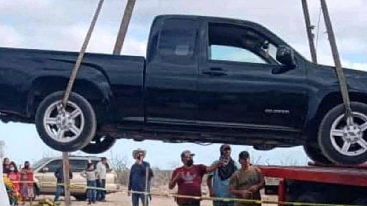 Pasa en México: entierran a hombre junto a su camioneta