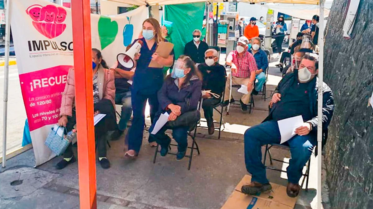 Covid-19: 724 contagios y 53 decesos en 24 horas, en México