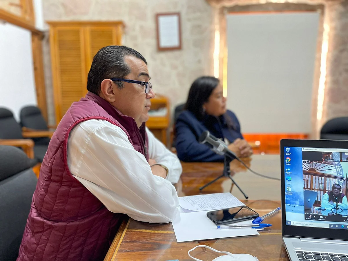 Ibarra Torres pide evitar trabas burocráticas en servicios médicos