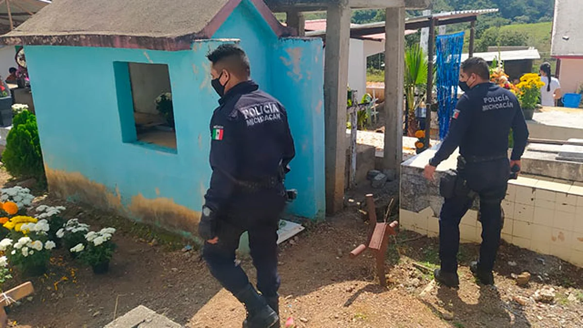 Policía Michoacán localiza a menor extraviado al interior de un panteón
