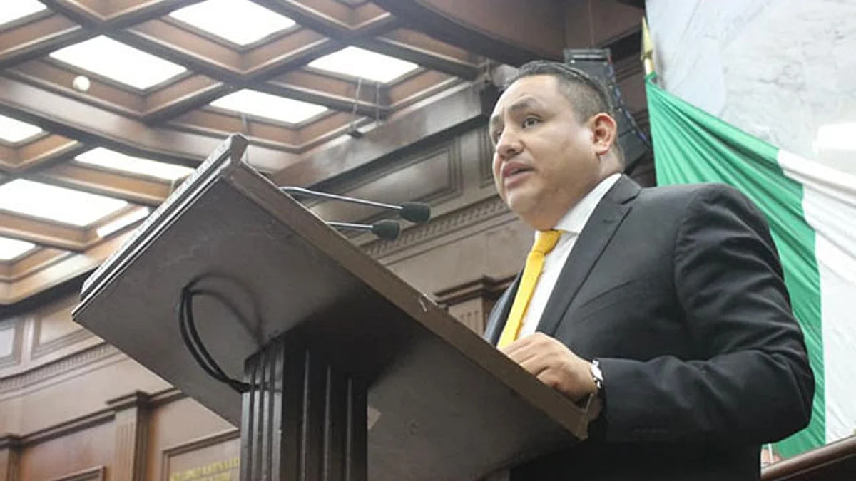 Propone Víctor Manríquez, garantizar participación de mujeres en el Colegio de Notarios