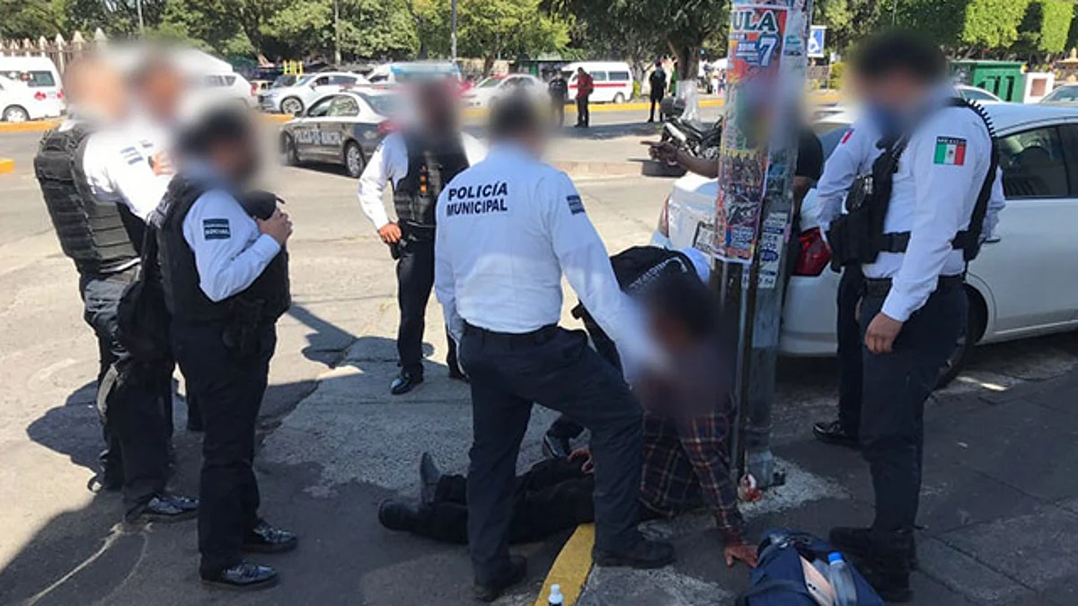 Peatón es atropellado por motociclista en el centro de Morelia