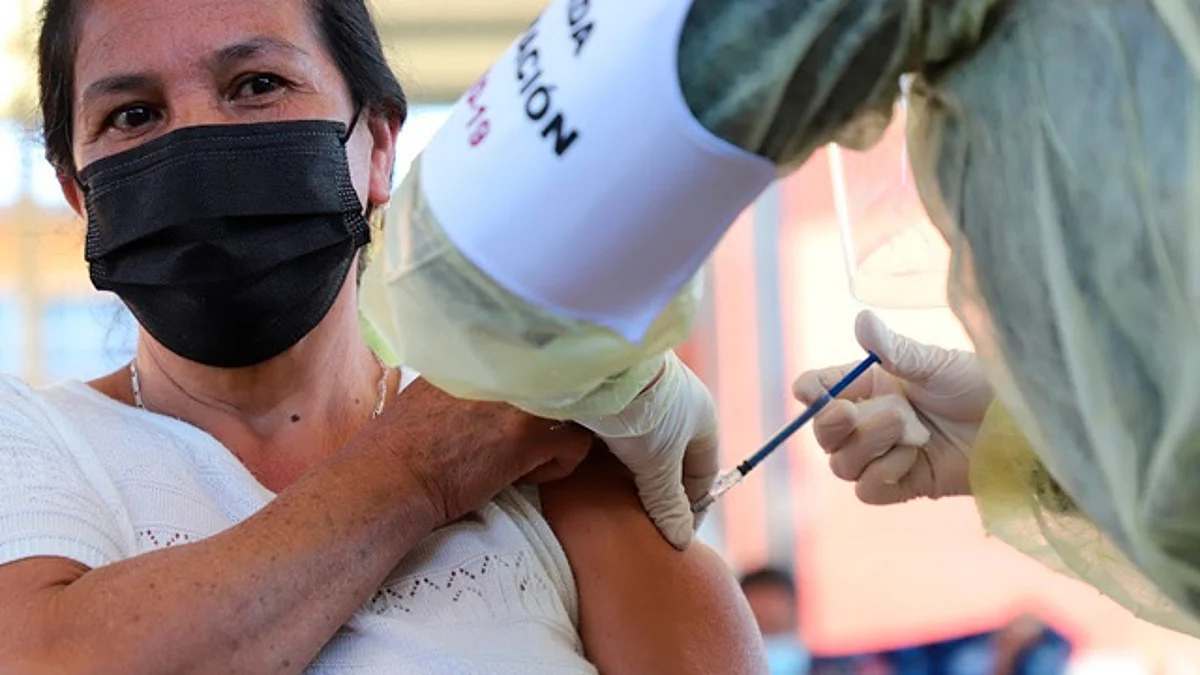 Pandemia suma diez semanas consecutivas a la baja en México
