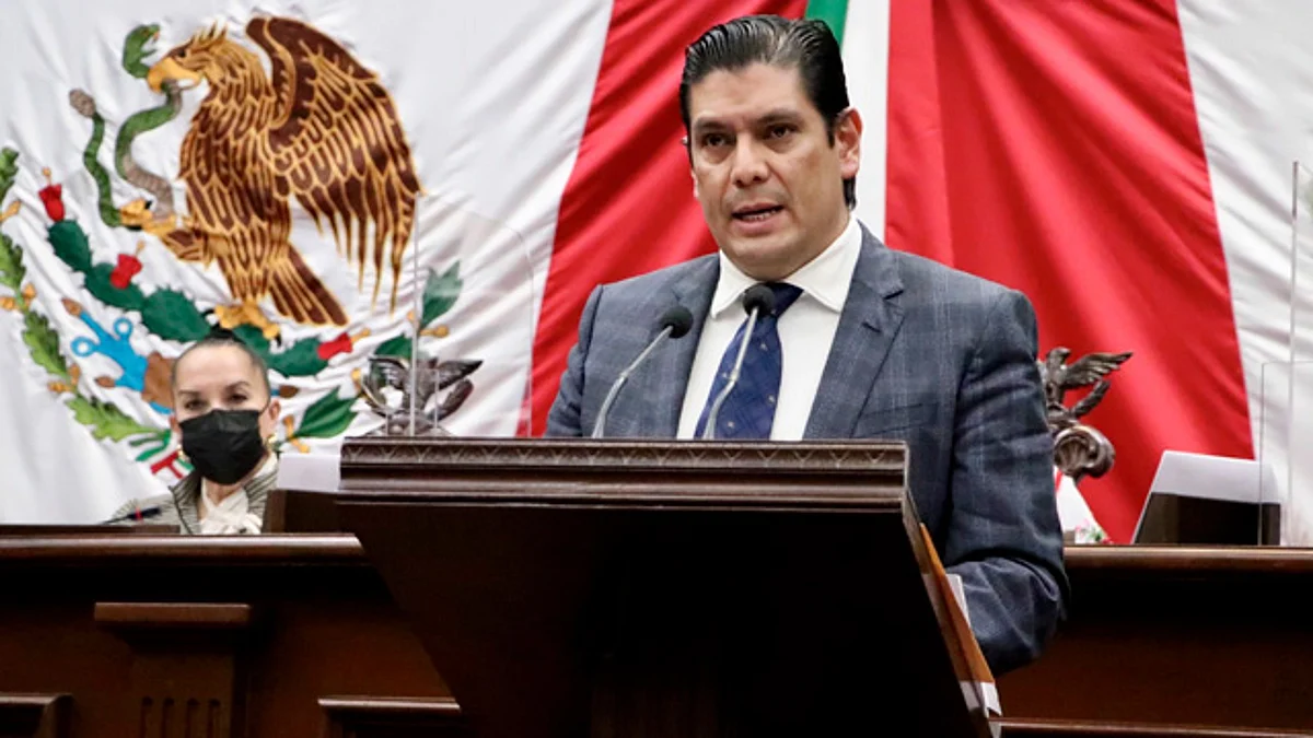 Presenta Ernesto Núñez iniciativa para regular uso de pirotecnia en Michoacán
