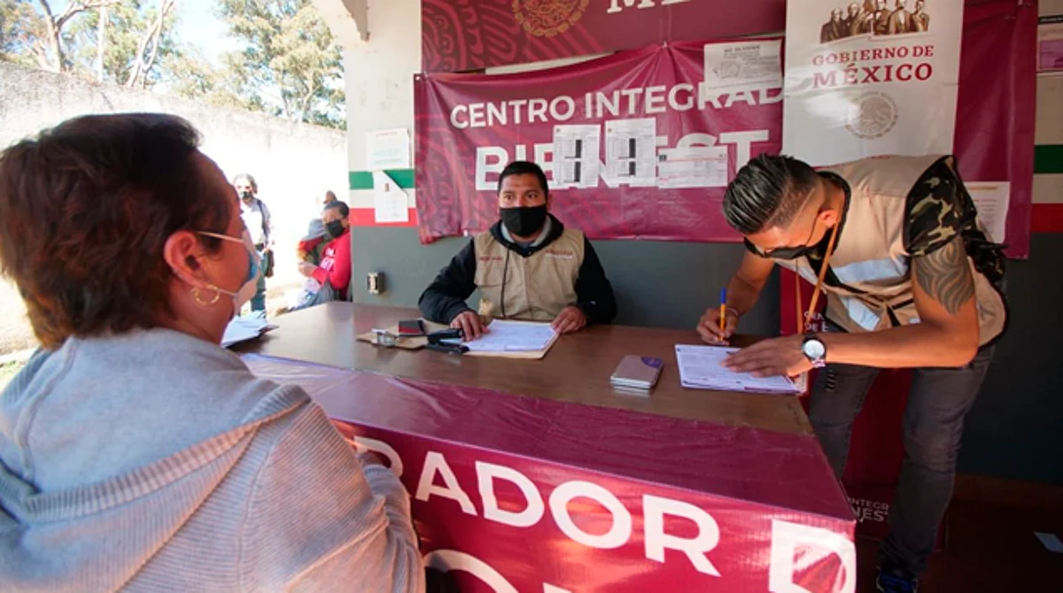 Inicia entrega de tarjetas a nuevos derechohabientes de 65 años y más