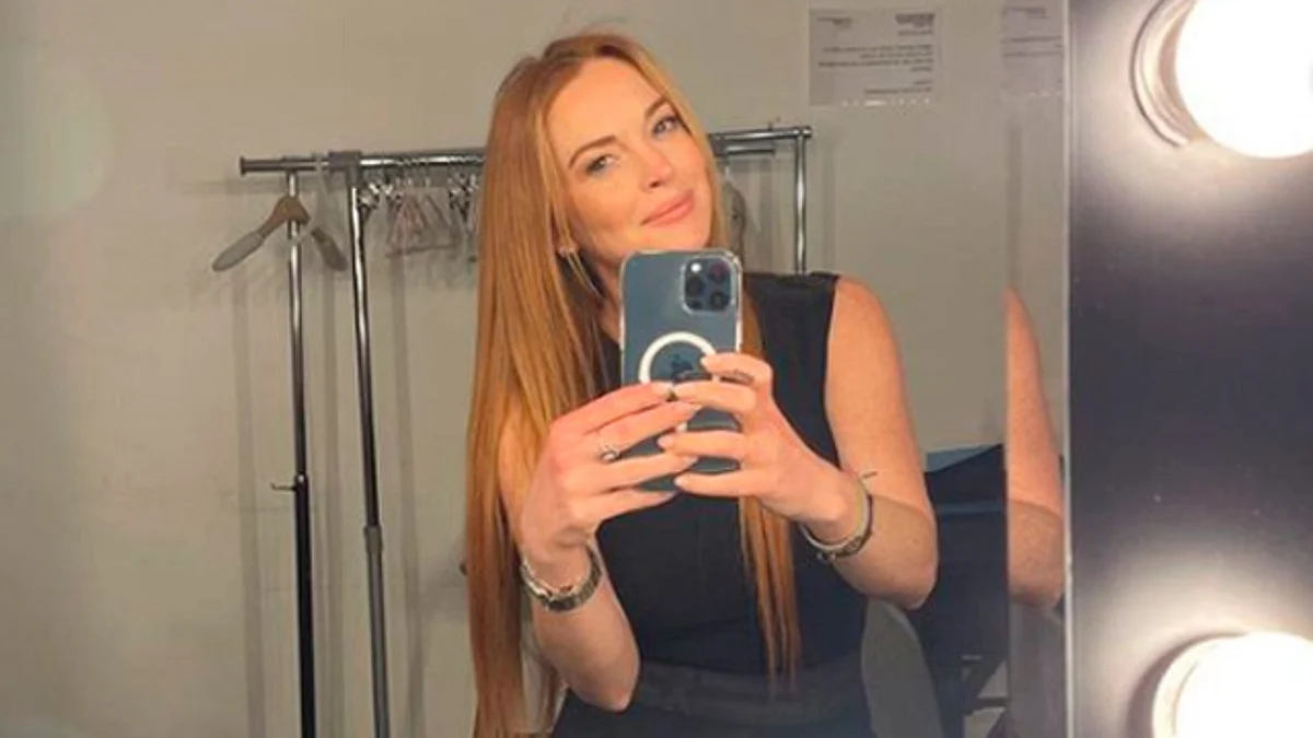 Lindsay Lohan se compromete en matrimonio; así presumió su anillo