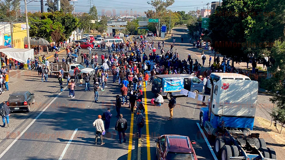 Morelia: bloquea CNTE salida a Pátzcuaro, por Xangari
