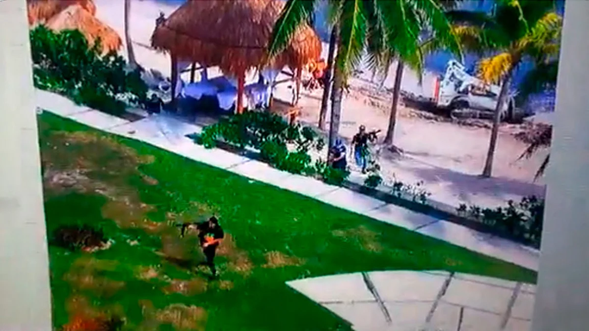 Revelan video de balacera en playa de Cancún