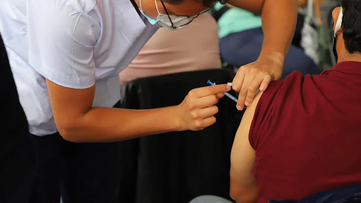 Michoacán: vacunación para rezagados contempla comunidades indígenas y reos