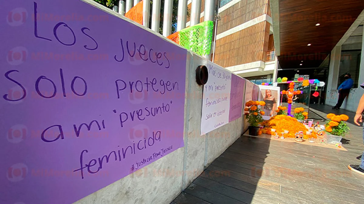Con "antiofrendas", exigen penas ejemplares para feminicidas en Michoacán