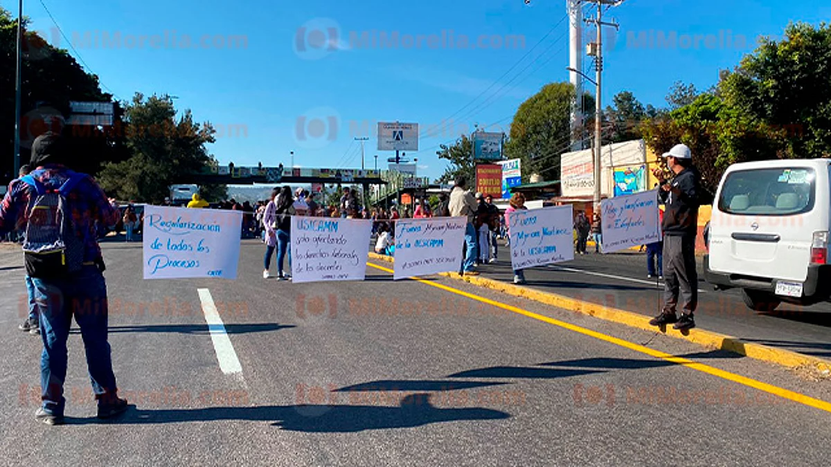 Con bloqueo, CNTE exige destitución de la titular de la UESICAMM, en Morelia
