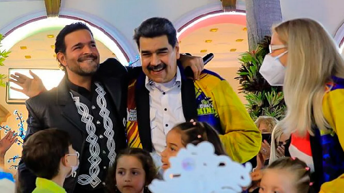 Pablo Montero lleva serenata a Nicolás Maduro en el Palacio de Miraflores