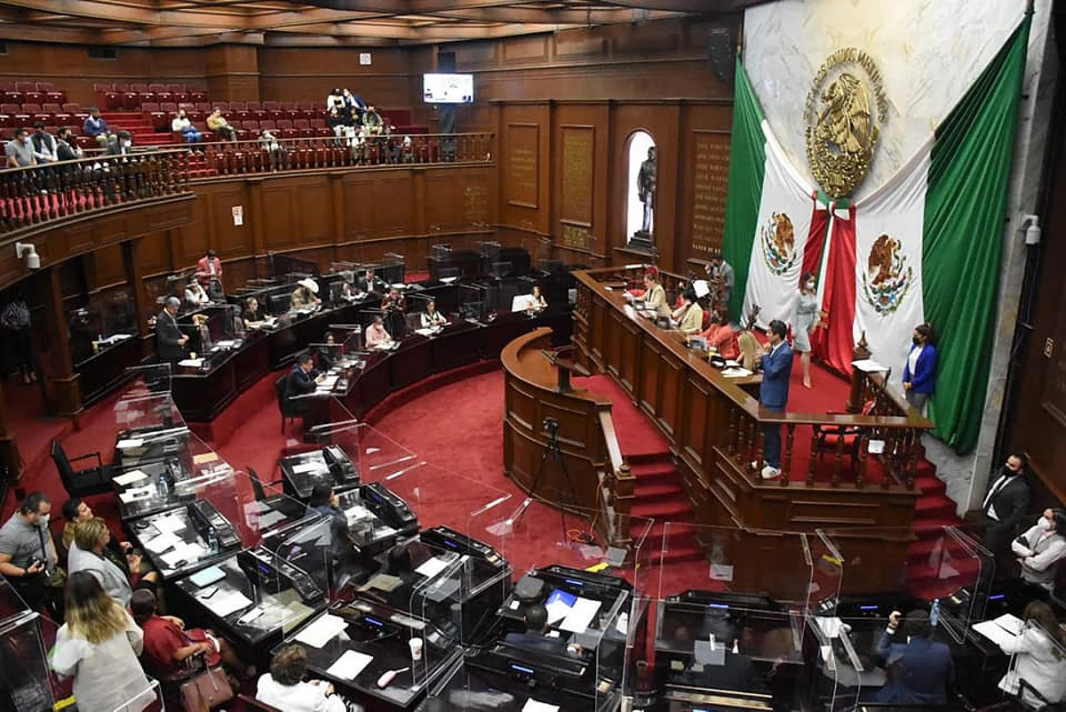 Esta noche avalarán reemplacamiento y licencias permanentes en Michoacán
