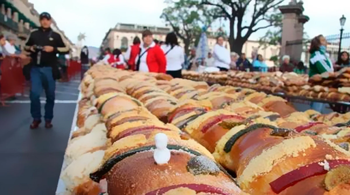 Pese a restricciones, en pie cabalgata y Rosca de Reyes en Morelia