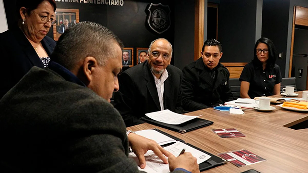 Signan convenio para que presos accedan a estudios superiores, en Michoacán