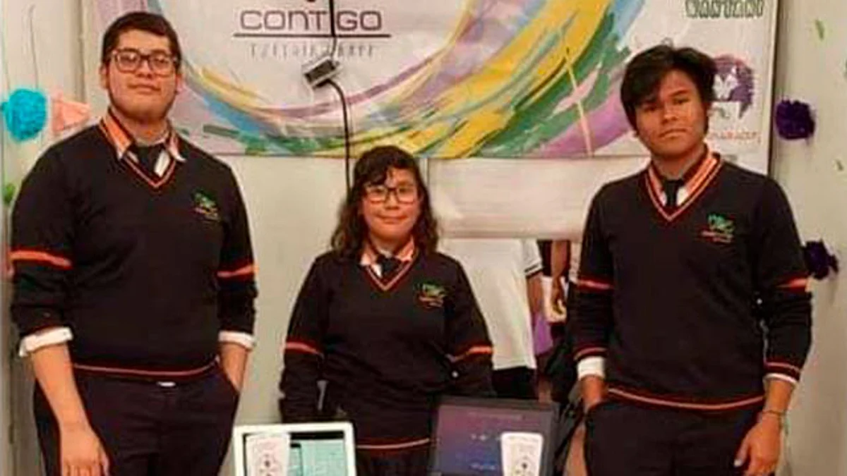 Los alumnos ganadores fueron asesorados por la docente, Guadalupe Béjar Martínez, quien trabajó con los estudiantes en el proyecto ganador