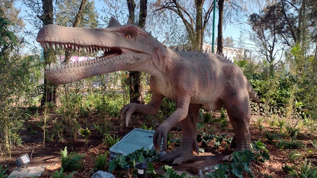 Inauguran Iztapasauria, con réplicas de dinosaurios que se mueven