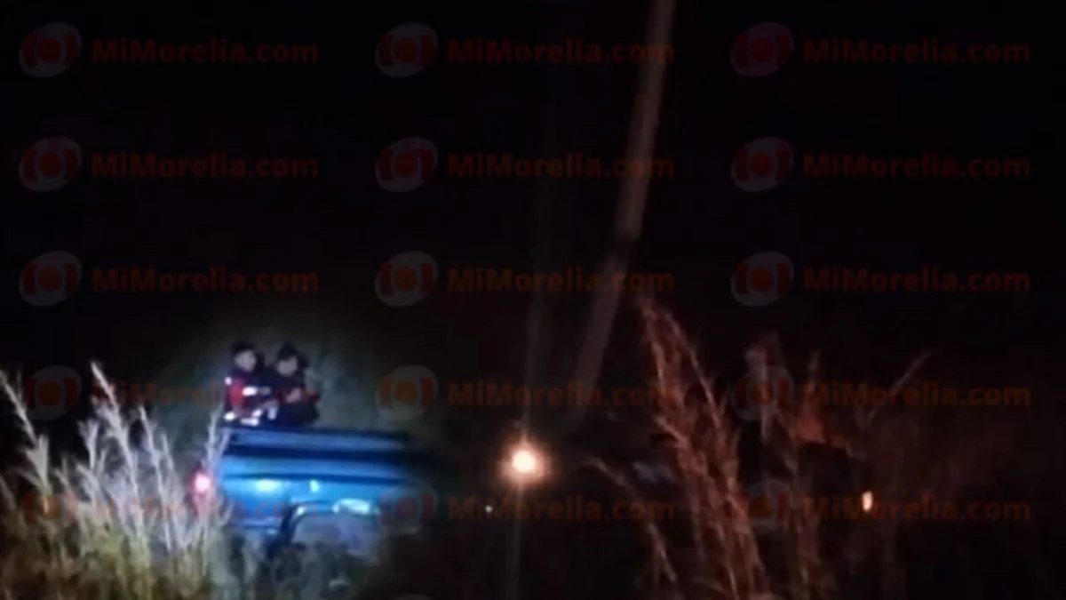 Muere hombre tras volcar en la carretera Morelia-Zinapécuaro