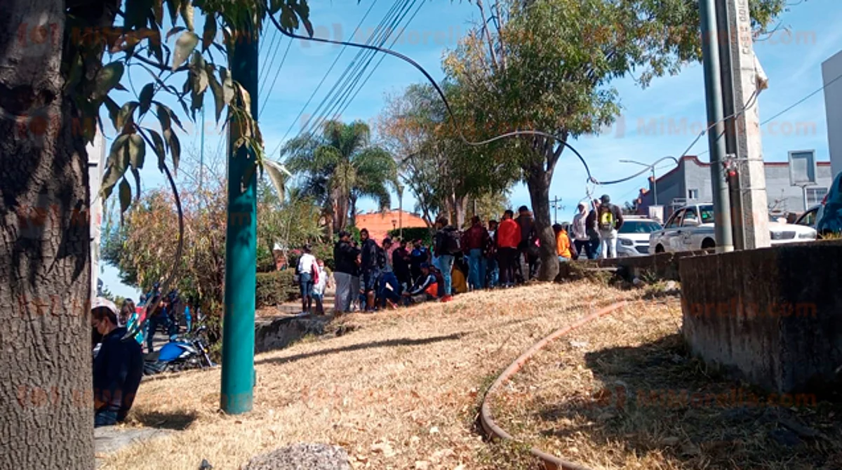 CNTE bloquea inmediaciones de Casa Michoacán; habrá marcha hacia el centro