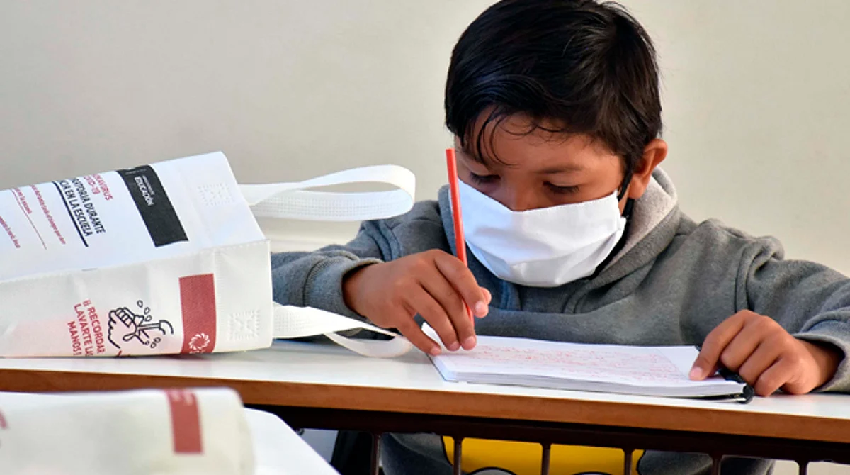 ¿Suspenderán clases presenciales por Ómicron?