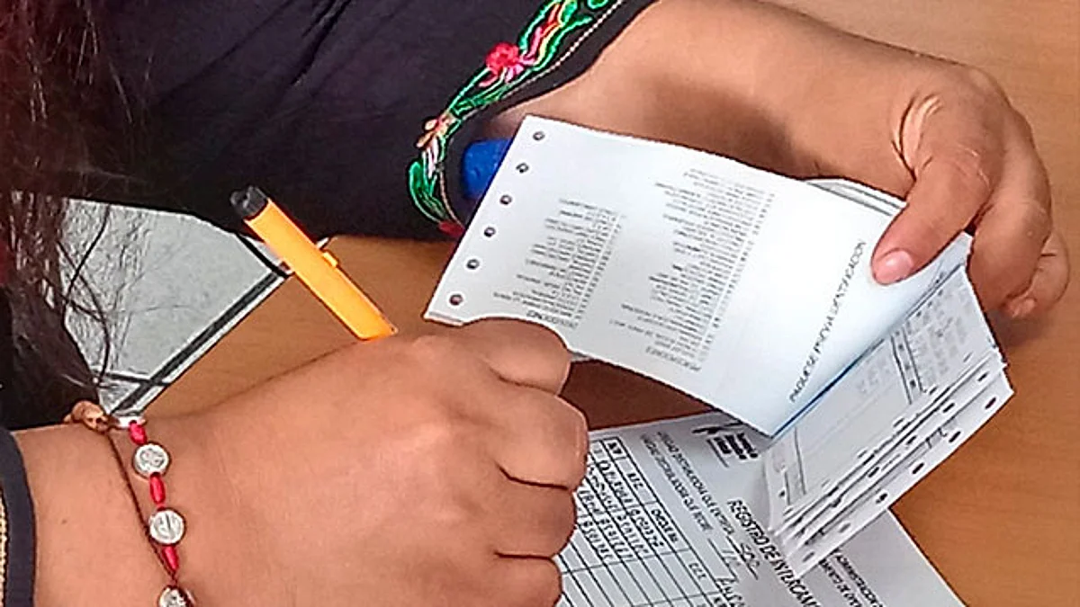 Gobierno de Michoacán paga a docentes bono del 2020