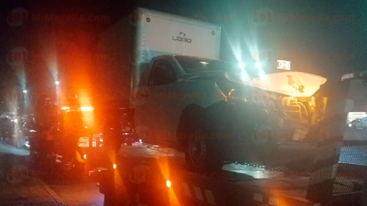 Sin lesionados y solo daños materiales en carambola vehicular, en Morelia