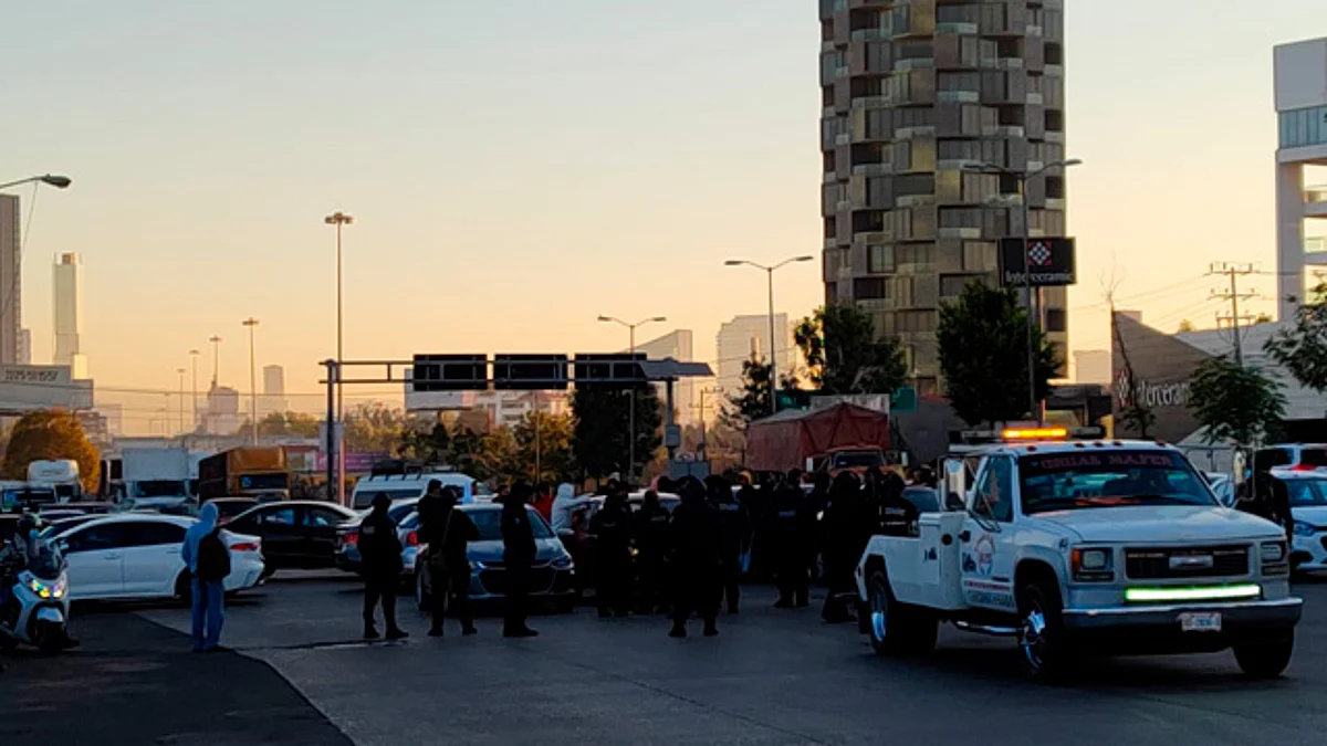 Choferes de Uber y Didi se enfrentan en Puebla