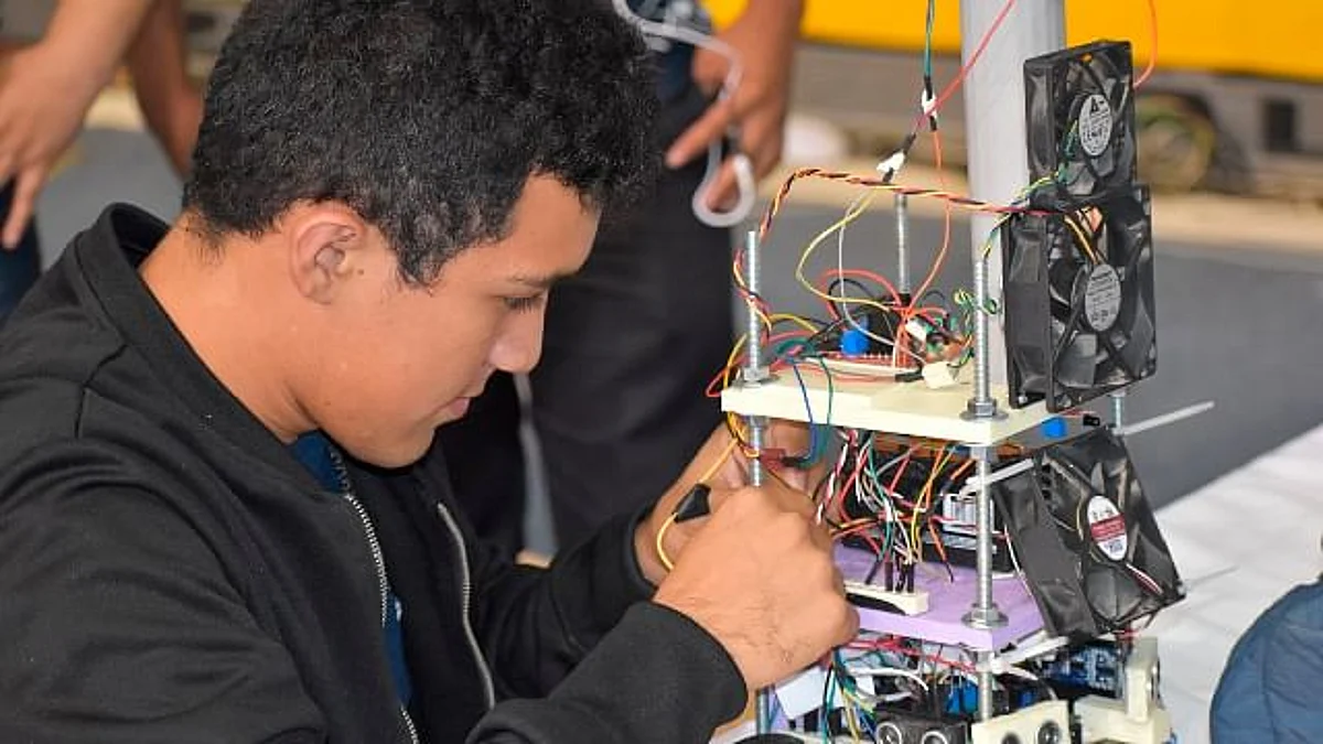 Ganan alumnos del CECyTEM Irapeo medallas de oro en Copa Tecno Ciencias