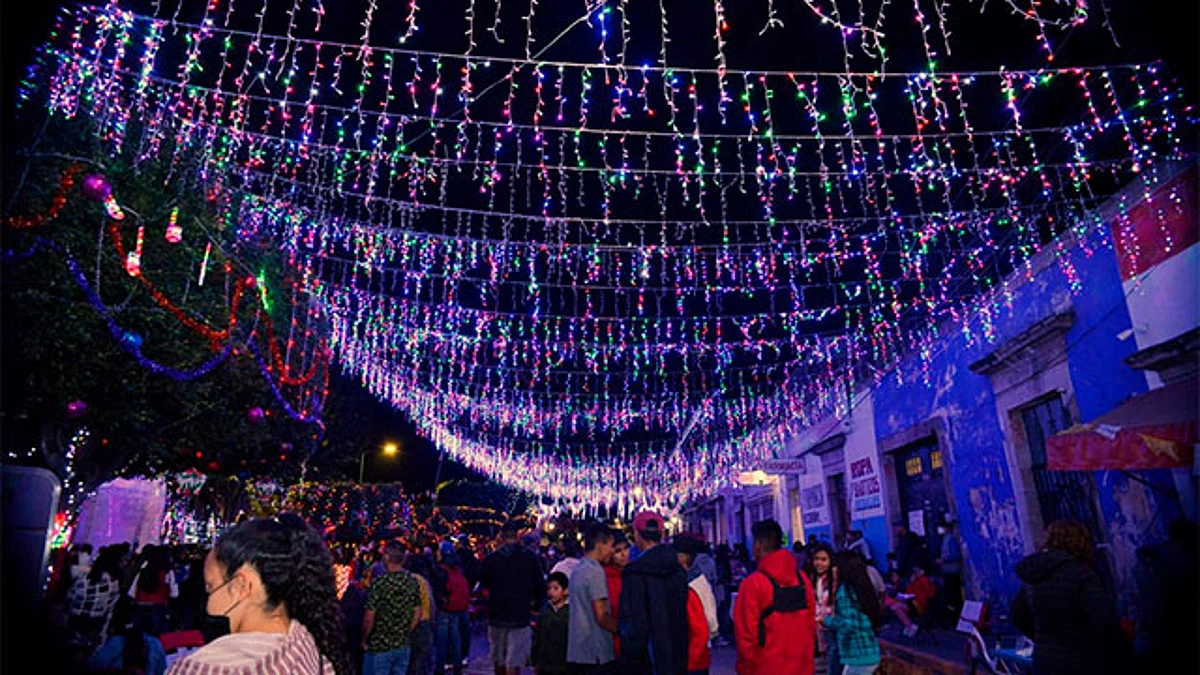 Tarímbaro ilumina plaza principal con más de un millón y medio de focos