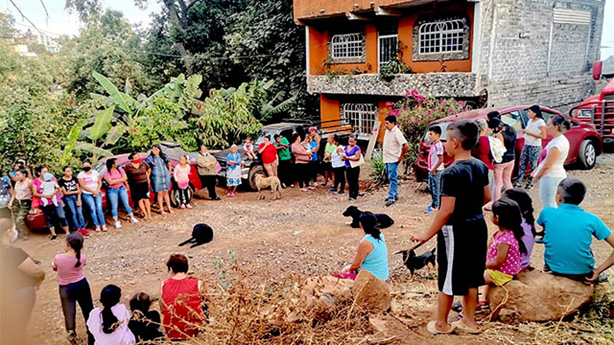 Solicitan rehabilitaciones del libramiento, así como la entrega de fertilizante químico y el arreglo de carreteras en diferentes partes del municipio
