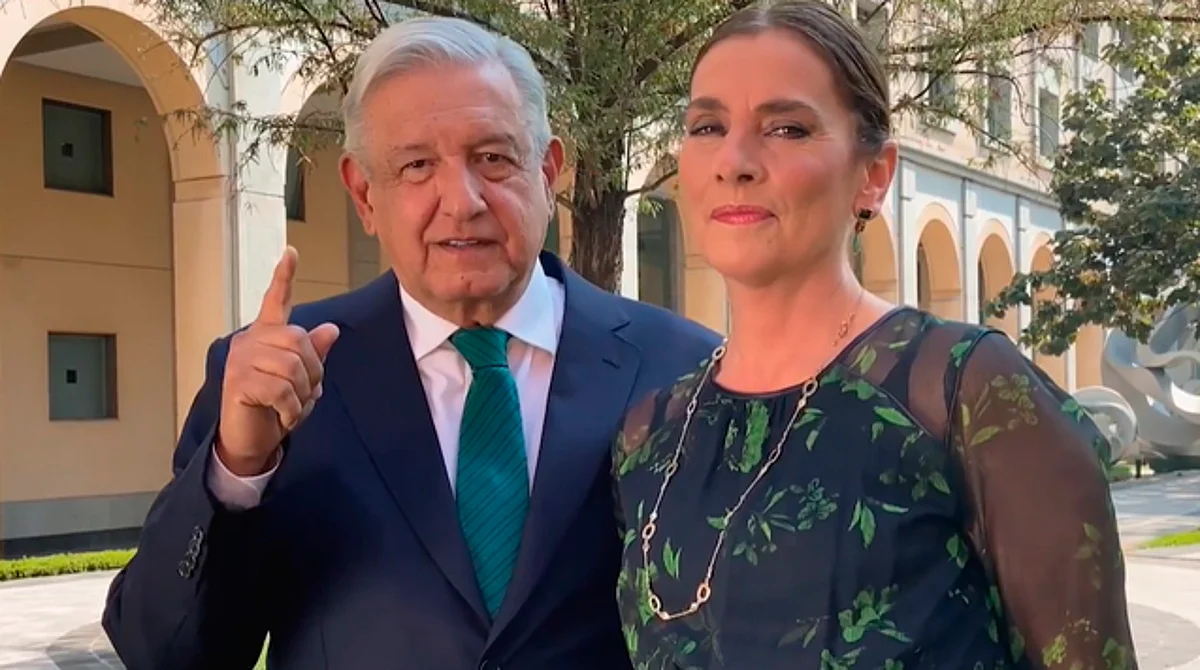 "Nos va a ir muy bien", coinciden AMLO y Beatriz en mensaje de Año Nuevo
