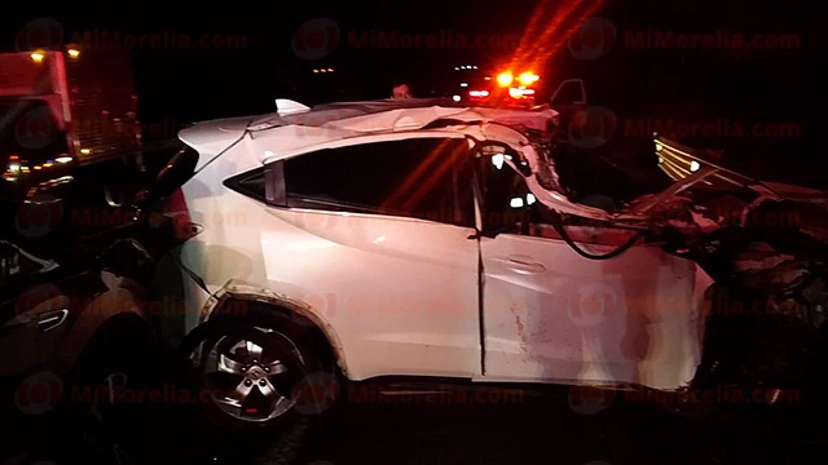 Muere un menor de edad en accidente múltiple en la autopista Siglo XXI