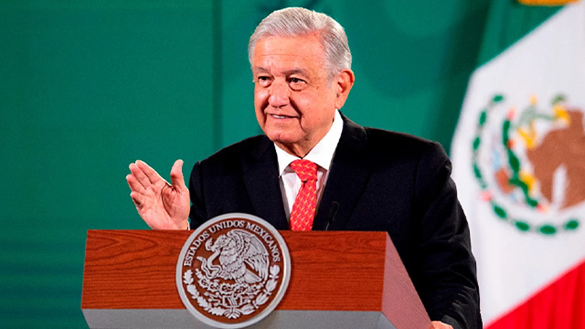Este mes, vacunación de refuerzo contra Covid-19 a adultos mayores: AMLO