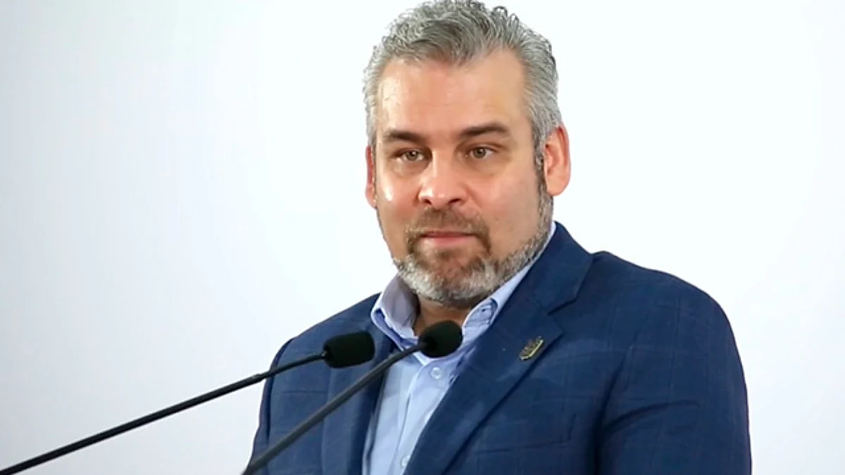 Con pago en tarjeta a maestros se ahorrarían 2 mdp en Michoacán: Bedolla