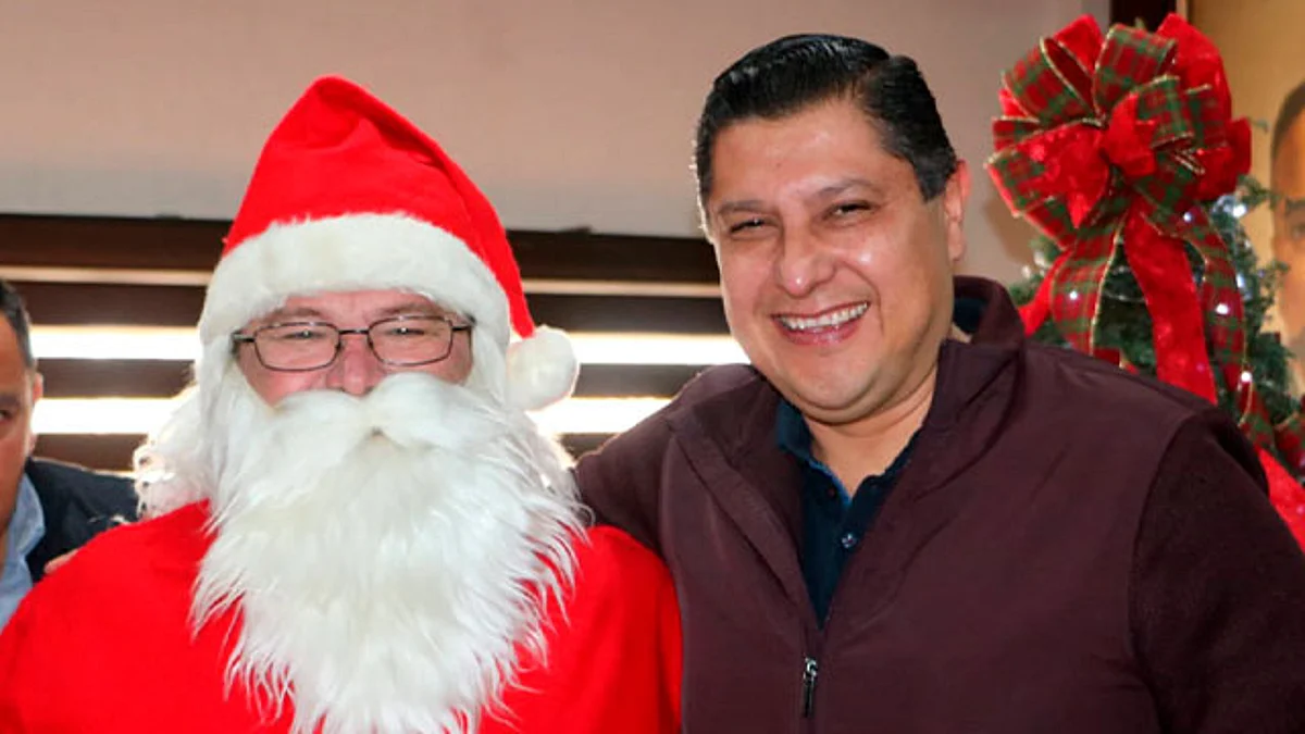Llega Santa Claus a Presidencia Municipal de Uruapan