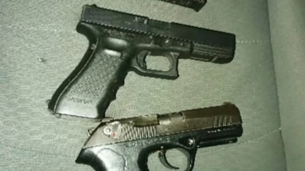 Detienen a 3 hombres y una mujer en posesión de armas de fuego, en Morelia