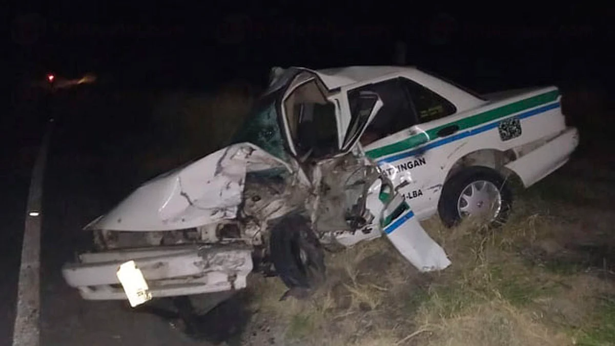 Como consecuencia Manuel "P", de la ciudad de Apatzingán, conductor del taxi resultó gravemente herido