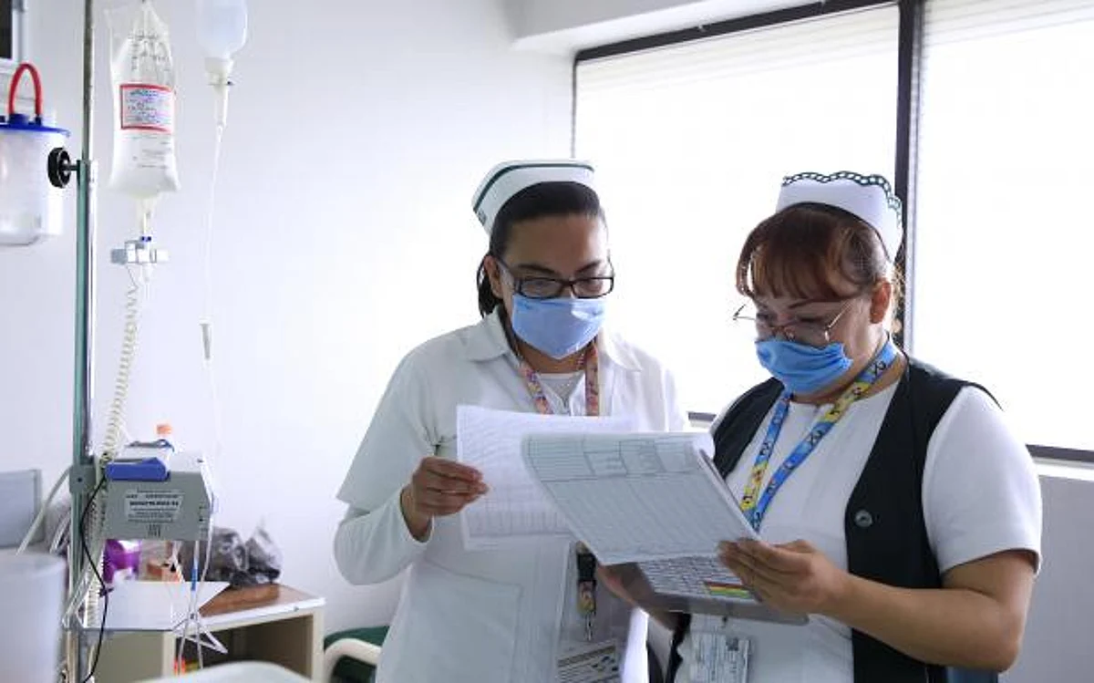 Alertan por falsa venta de plazas en el IMSS a través de WhatsApp
