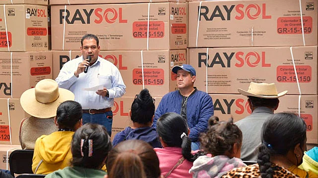 <div class="paragraphs"><p>En esta primera entrega se invirtió un total de 186 mil pesos con 69 calentadores solares de 12 y 15 tubos de la marca RaySol</p></div>